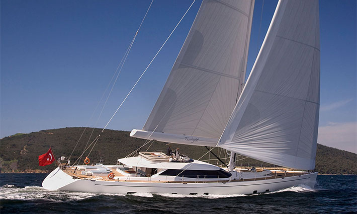 10_Top_gorgeous_sailing_yachts-Oyster 125
