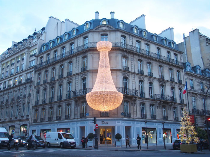 The most expensive streets - Luxury Shopping at Avenue Montaigne in Paris
