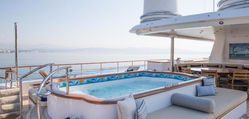 The 5 Most Supreme and Luxury Houseboats Around The Globe